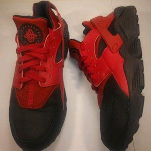 Nike Huarache Women Sz 9 red black